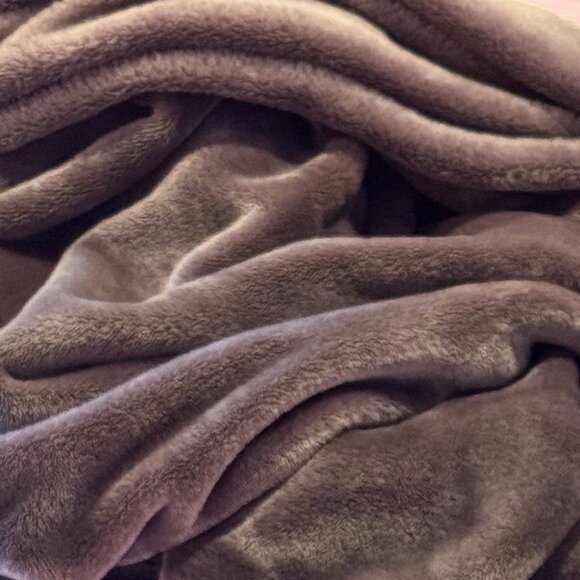 Kate Spade blanket king size throw large grey shiny Soft Gray Blanket rare - Picture 3 of 4